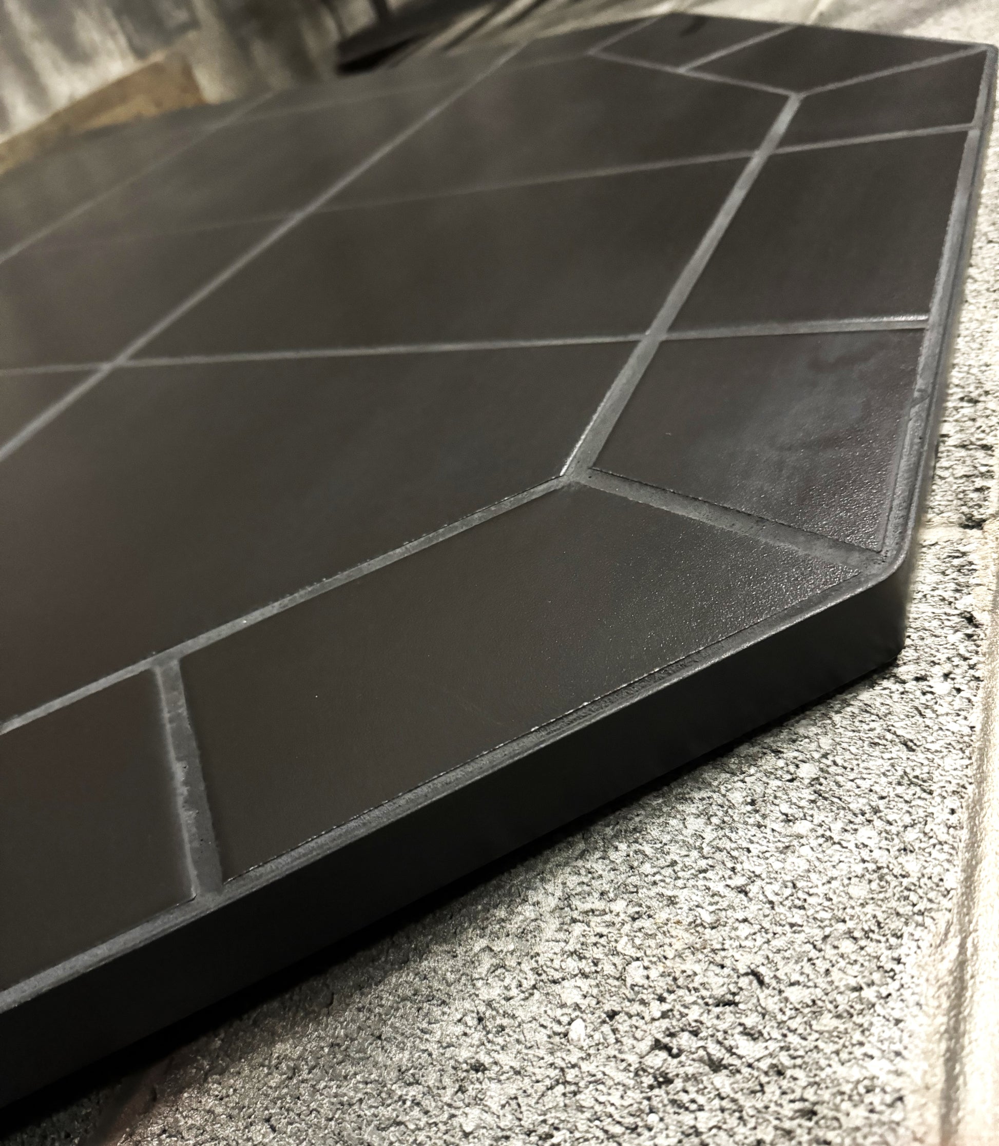 Dominus Heat Corner Hearth Pad in Black Knight Tile